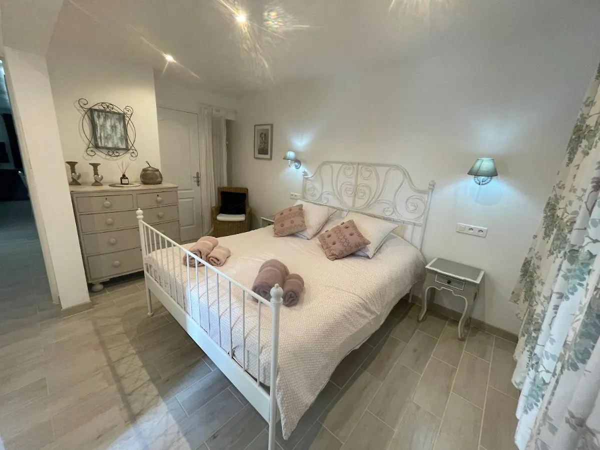 Guest house Gites De Las Razes Touffailles France