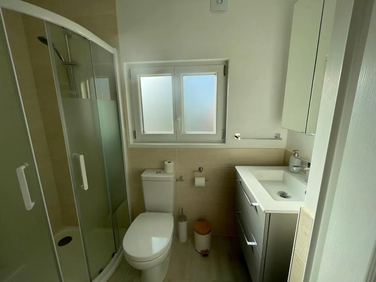 Gites De Las Razes Touffailles Guest house