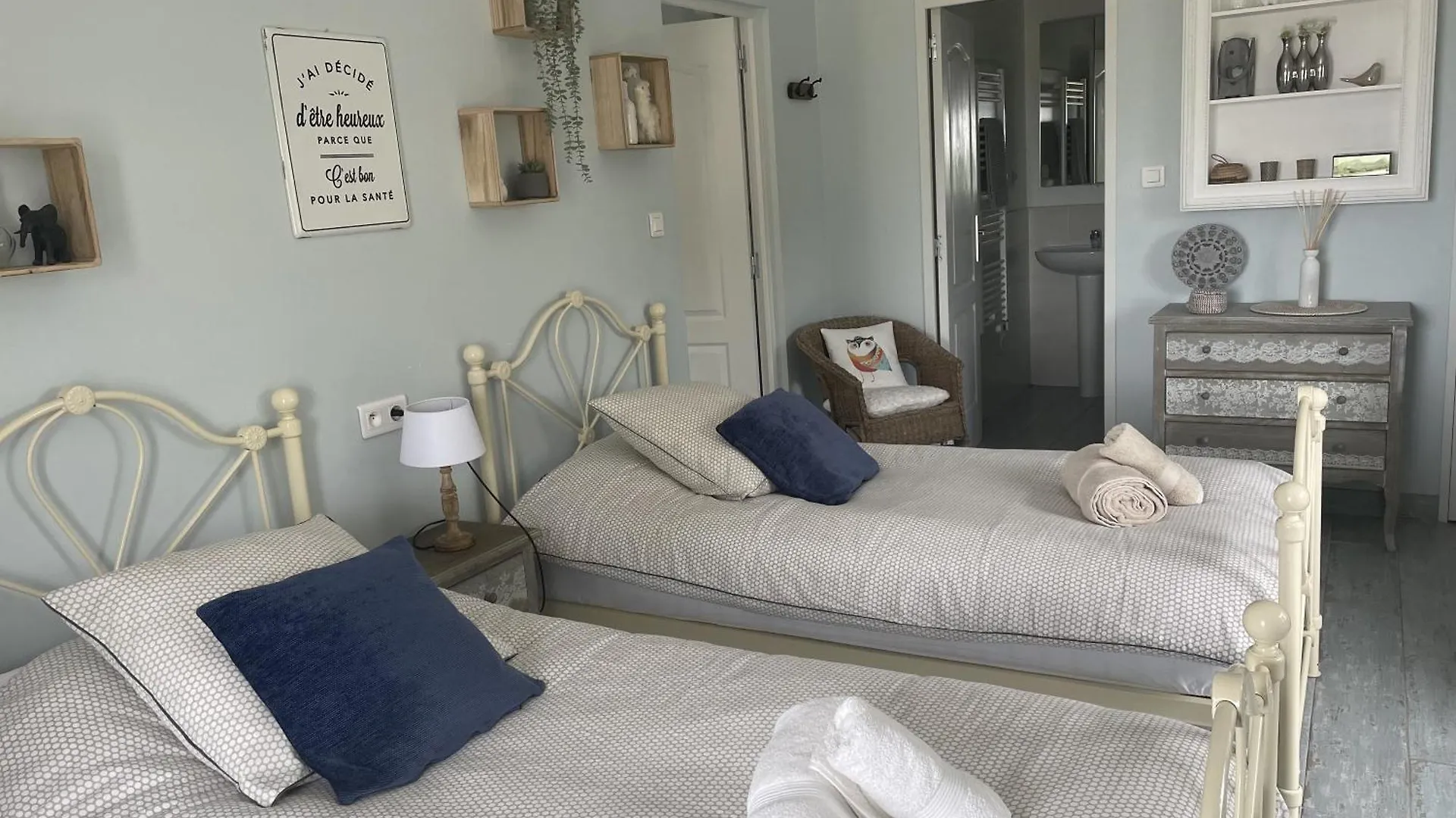 Gites De Las Razes Touffailles Guest house