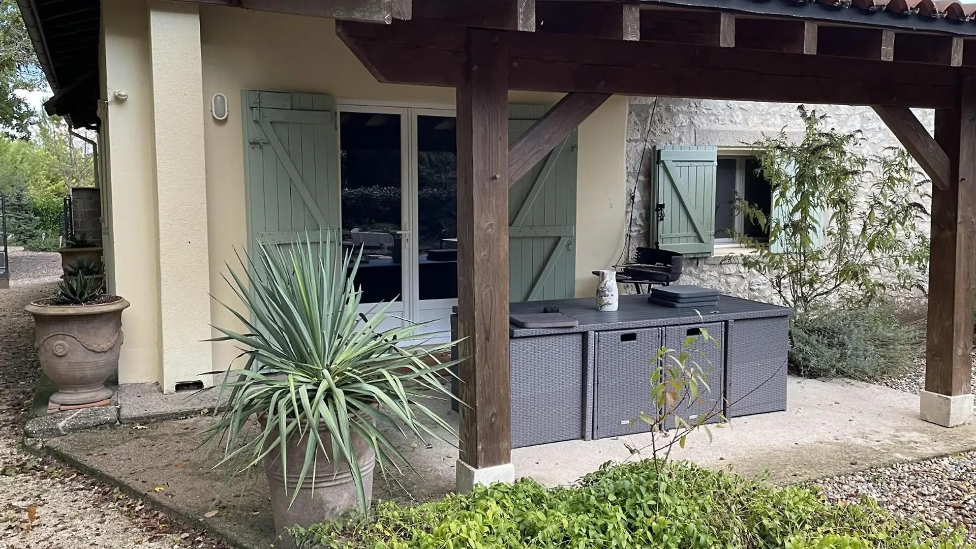 Gites De Las Razes Touffailles Guest house